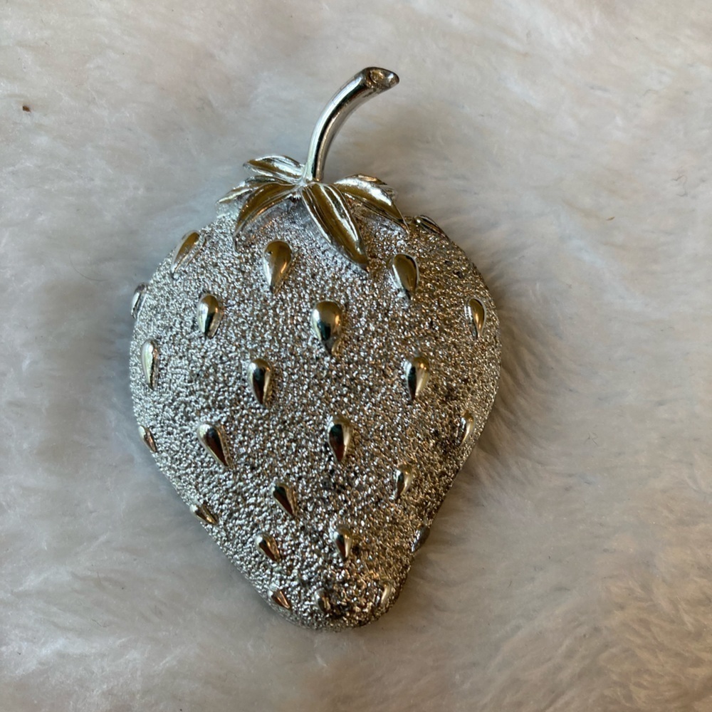 Vintage‎ Sarah Coventry Strawberry Brooch Pin